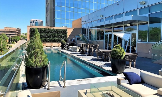 West Plaza Hotel | Discover Union Station! 2 Family-friendly Units, Live Music Performance