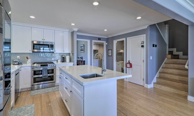 Discovery Bay Cottage | Discovery Bay Retreat w/Balcony & Boat Dock!
