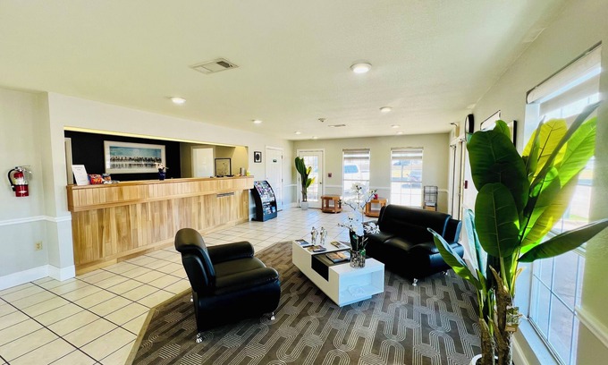 Garland Hotel | Discovery Inn