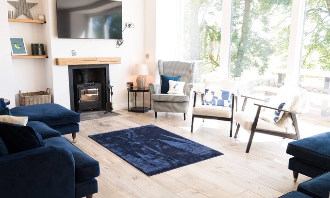 Gatehouse-of-Fleet Cottage | Disdow House - a house that sleeps 11 guests in 5 bedrooms