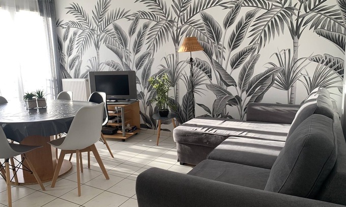 Montevrain Apartment | Disneyland Paris 3 minutes away, sleeps 8, 2 bedrooms.