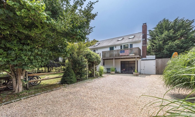 Montauk House | Ditch Plains Retreat, Surfer's Paradise, Walk To The Beach, Family Friendly Home