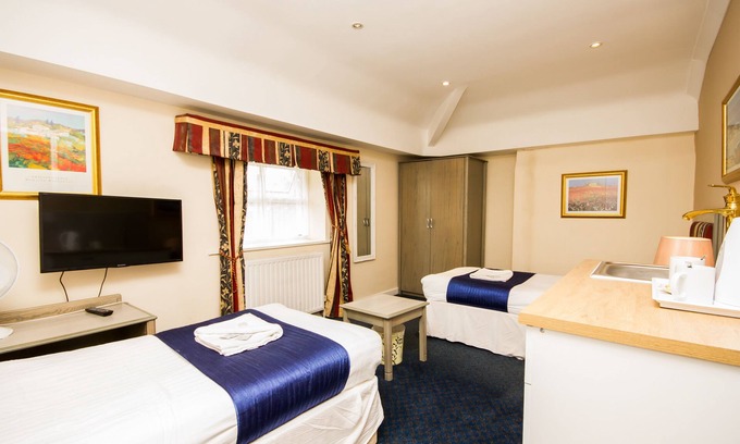 Old Trafford Hotel | DJ Suites The Element