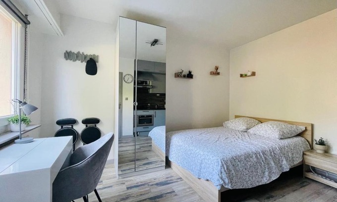 Bourgfelden Apartment | DnN Stylish Studio - WiFi, Parking, Near Basel & Airport - Portable AC, dishwasher, washing machine