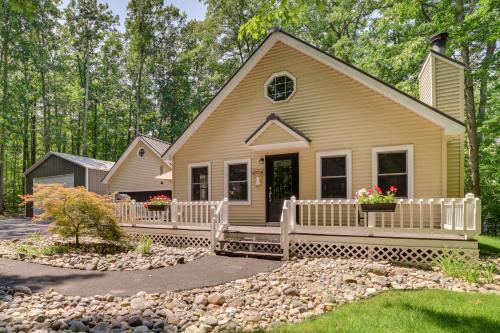 Higgins Lake House | Dock Access and Nearby Beach Higgins Lake Retreat!
