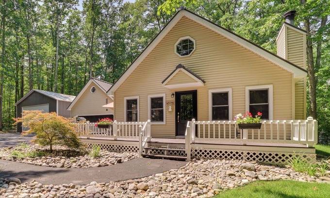 Higgins Lake Cabin | Dock Access + Nearby Beach: Higgins Lake Retreat!