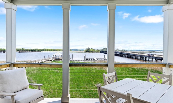 Georgetown House | Dock and Dwell at the Winyah Bay Club, Pool, Outdoor Lounge/Grill and Boat Slip included!