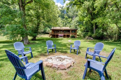 Whiteside House | Dock and Hot Tub Tennessee River Cabin Getaway