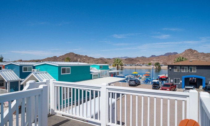 Parker Strip House | Dock Holiday, River Views at Roadrunner Resort