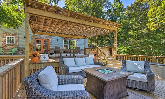 Sunrise Beach House | Dock & Jet Ski Slip: Lakeside Sunrise Beach Home!