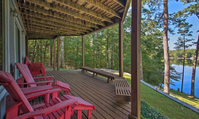 Jones Mills House | Dock & Kayaks: Lakefront Hot Springs Home