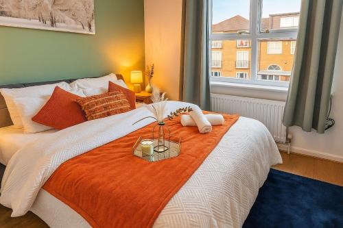 Canning Town North House | Dockside Home - 5 Comfy Beds-Perfect for Contractors and Families- Free Parking