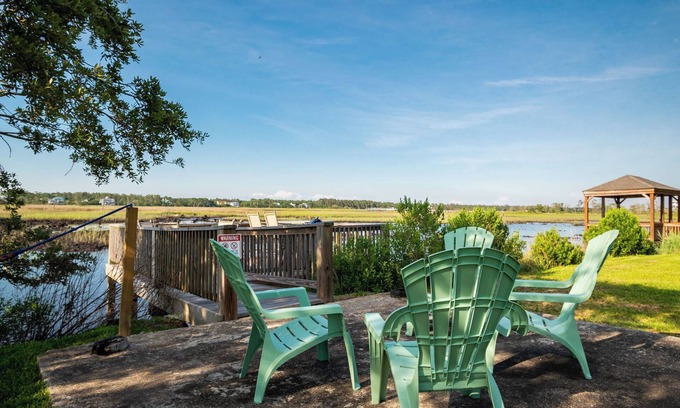 Tranquil Harbour House | Dockside Paradise: Artsy and Eclectic with Views of Intracoastal Waterway