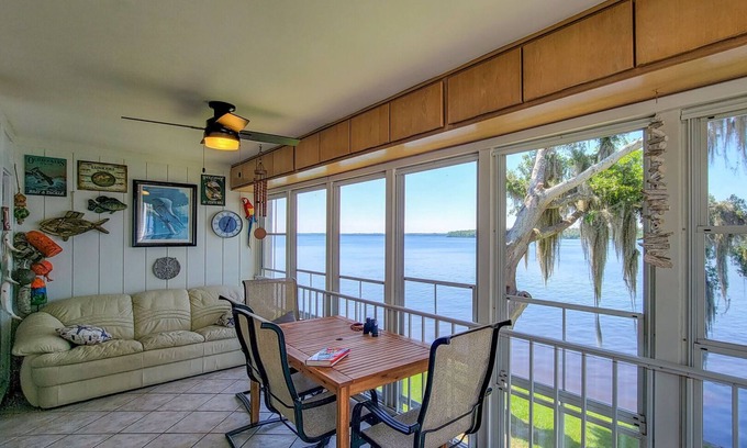 Welaka Condo | Dockside Vacation in Welaka