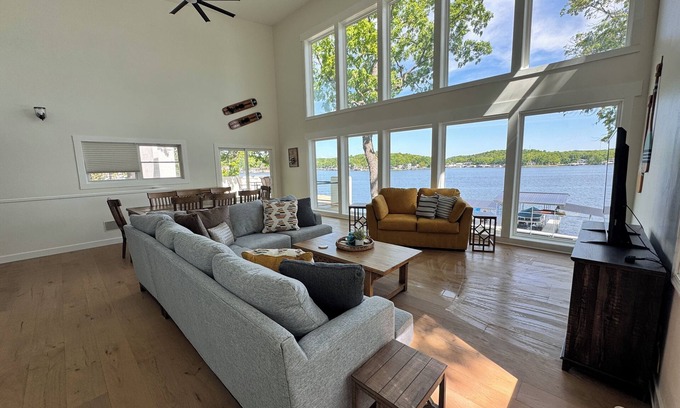 Gravois Mills House | Doe Run Lake Cabin- 3BR, 2 Bath | Gorgeous Lake Views | Sleeps 8