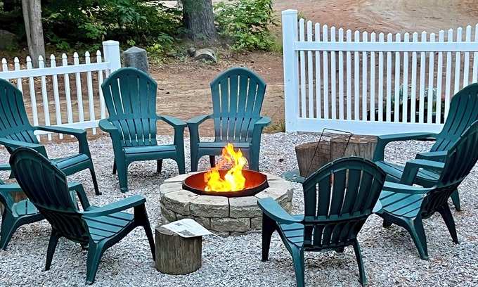 Madison Cottage | Dog 🐾 3 bedroom 5 bed cottage - Sleeps 8 Private lake community 0.5 mls to water