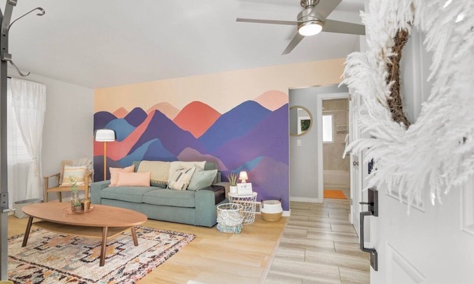 Loveland House | Dog/Cat Friendly ~ Lil' Love Shack ~ Private Yard