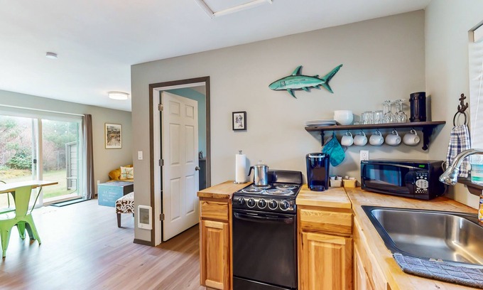 Grayland Condo | Dog-friendly, 1st-floor condo w/great location & hot tub - stroll to the beach