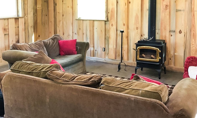 Kettle Falls Cabin | Dog-friendly 20-acre glamping camp with 2 cabins & firepit - near Columbia River