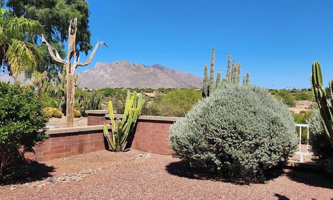 The Bluffs House | Dog-friendly 3-bedroom unit near Tucson National Golf Course
