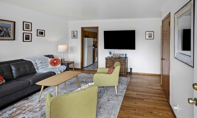Knoxville House | Dog-friendly, 30 day minimum stay, Mid-Century Modern Haven