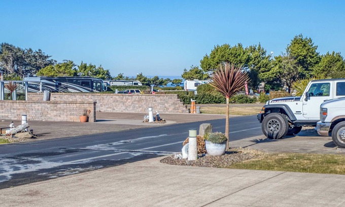 Agate Beach RV Rental | Dog Friendly, Available with 50AMP, 30AMP, Water and Sewer hook up's, WiFi