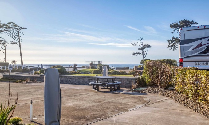 Agate Beach RV Rental | Dog Friendly, Available with 50AMP, 30AMP, Water and Sewer hook up's, WiFi