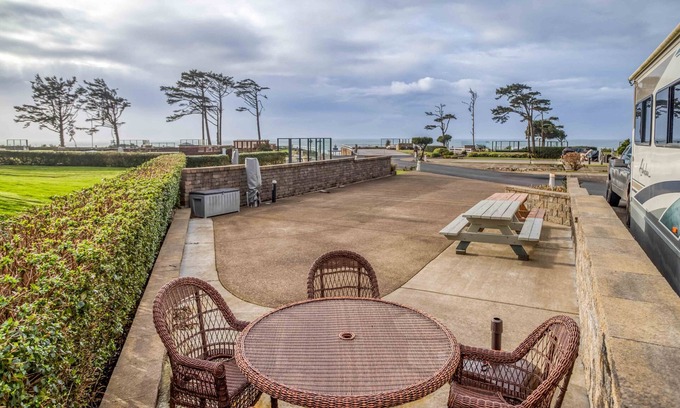 Agate Beach RV Rental | Dog Friendly, Available with 50AMP, 30AMP, Water and Sewer hook up's, WiFi