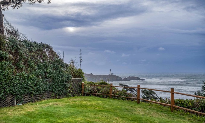 Agate Beach RV Rental | Dog Friendly, Available with 50AMP, 30AMP, Water and Sewer hook up's, WiFi
