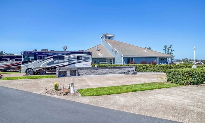 Agate Beach RV Rental | Dog Friendly, Available with 50AMP, 30AMP, Water and Sewer hook up's, WiFi