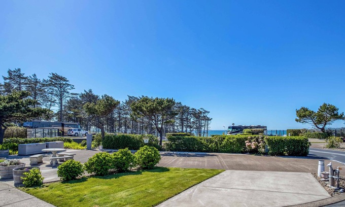 Agate Beach RV Rental | Dog Friendly, Available with 50AMP, 30AMP, Water and Sewer hook up's, WiFi