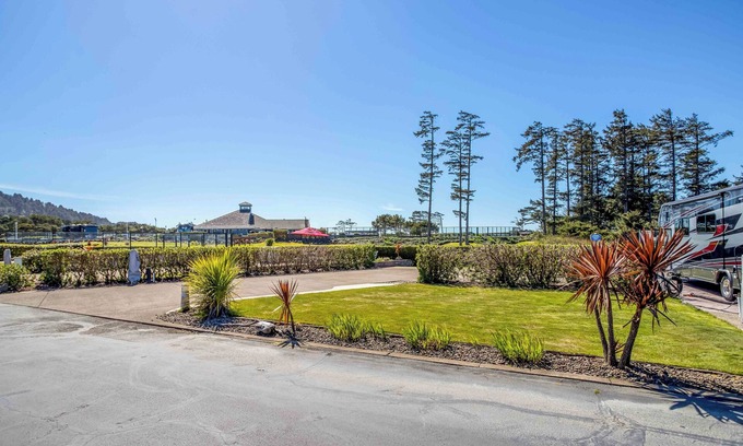 Agate Beach RV Rental | Dog Friendly, Available with 50AMP, 30AMP, Water and Sewer hook up's, WiFi