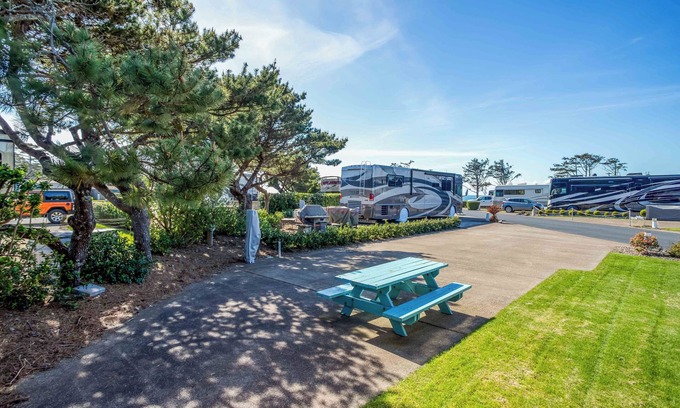 Agate Beach RV Rental | Dog Friendly, Available with 50AMP, 30AMP, Water and Sewer hook up's, WiFi