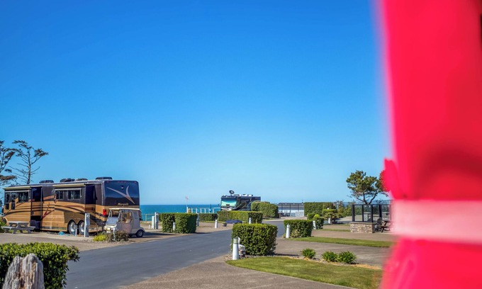 Agate Beach RV Rental | Dog Friendly, Available with 50AMP, 30AMP, Water and Sewer hook up's, WiFi