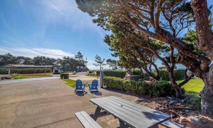 Agate Beach RV Rental | Dog Friendly, Available with 50AMP, 30AMP, Water and Sewer hook up's, WiFi
