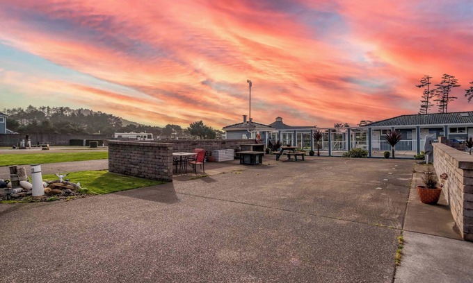Agate Beach RV Rental | Dog Friendly, Available with 50AMP, 30AMP, Water and Sewer hook up's, WiFi
