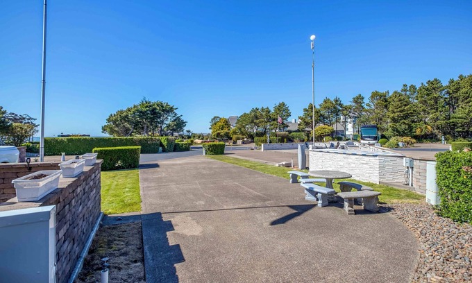 Agate Beach RV Rental | Dog Friendly, Available with 50AMP, 30AMP, Water and Sewer hook up's, WiFi