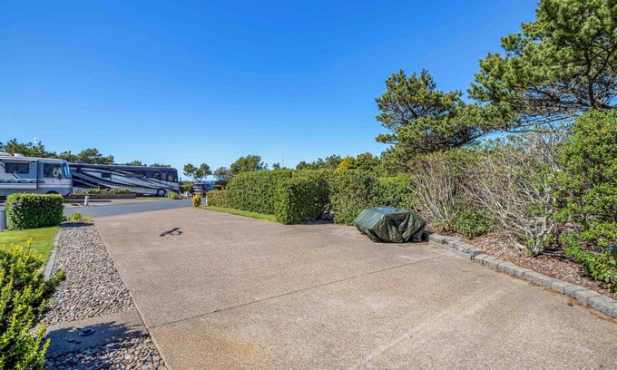 Agate Beach RV Rental | Dog Friendly, Available with 50AMP, 30AMP, Water and Sewer hook up's, WiFi