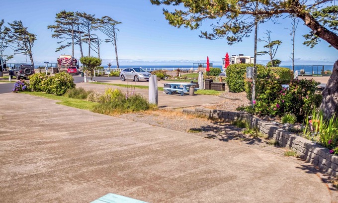 Agate Beach RV Rental | Dog Friendly, Available with 50AMP, 30AMP, Water and Sewer hook up's, WiFi