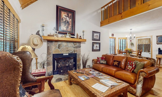Blairsville House | Dog-Friendly Cabin W/Lofted Layout, Enclosed Yard, High-Speed WiFi, & Firepit