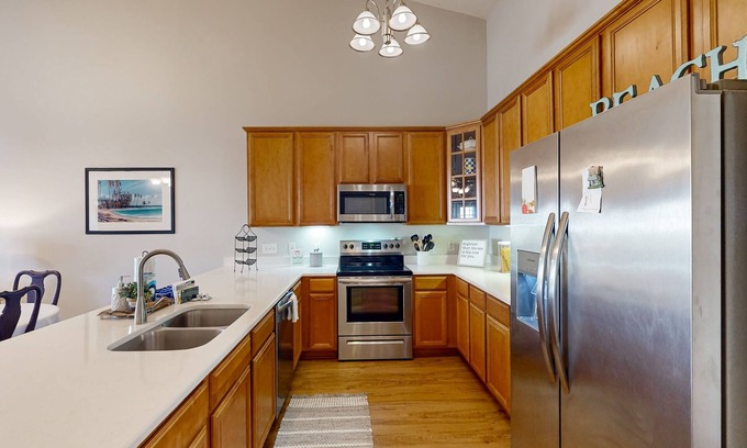 Savannah House | Dog Friendly Charming Lagoon-Front Townhouse in Savannah