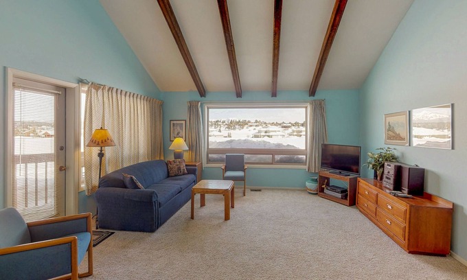 Pagosa Springs Condo | Dog-friendly condo w/covered porch & views - near golf, lakes & ski
