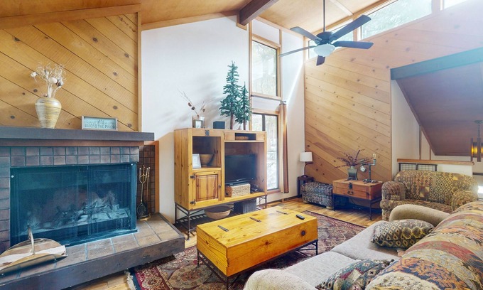 Shaver Lake Condo | Dog-Friendly Condo with WiFi, Wood-Burning Fireplace, Deck, Pool & Hot Tub