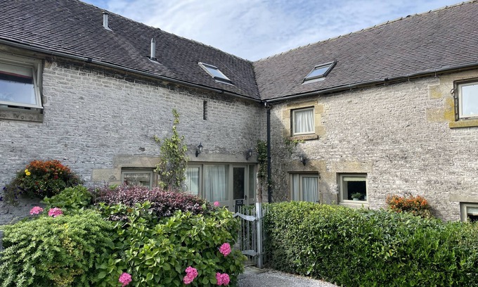 Crowdecote Cottage | Dog-friendly country cottage for two people