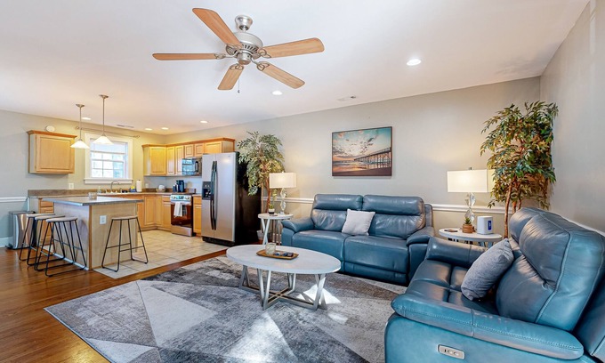 North Charleston House | Dog-friendly home in North Charleston with backyard, firepit & W/D