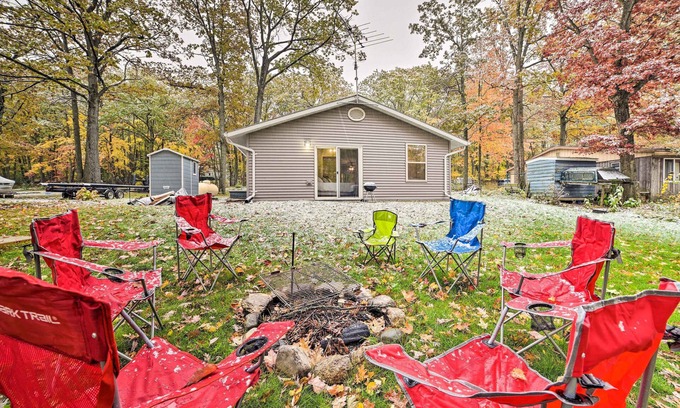 Harrison Cottage | Dog-Friendly Harrison Retreat w/ Grill & Fire Pit!