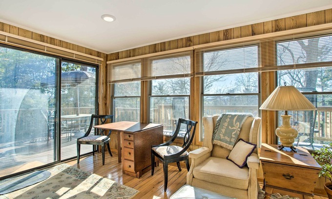 Hendersonville Cottage | Dog-friendly Hendersonville Cabin: Deck & Views
