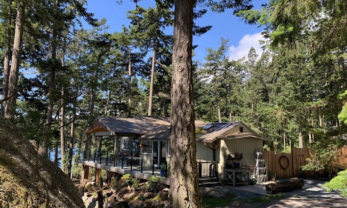 Doe Bay House | Dog friendly hideout next door to Doe Bay Resort on Washington's Orcas Island