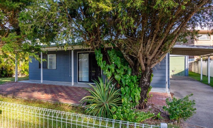 Bongaree House | Dog Friendly Holiday House in Bongaree