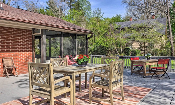 Hendersonville House | Dog-Friendly Home: 1 Mi to Downtown Hendersonville